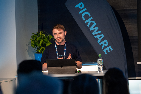Speaker hält einen Vortrag beim Pickware Day 2026
